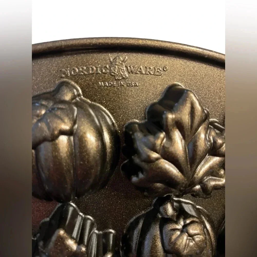 Nordic Ware Autumn Cakelet Pan Mold 3D Leaf Turkey Acorn Pumpkin Williams Sonoma